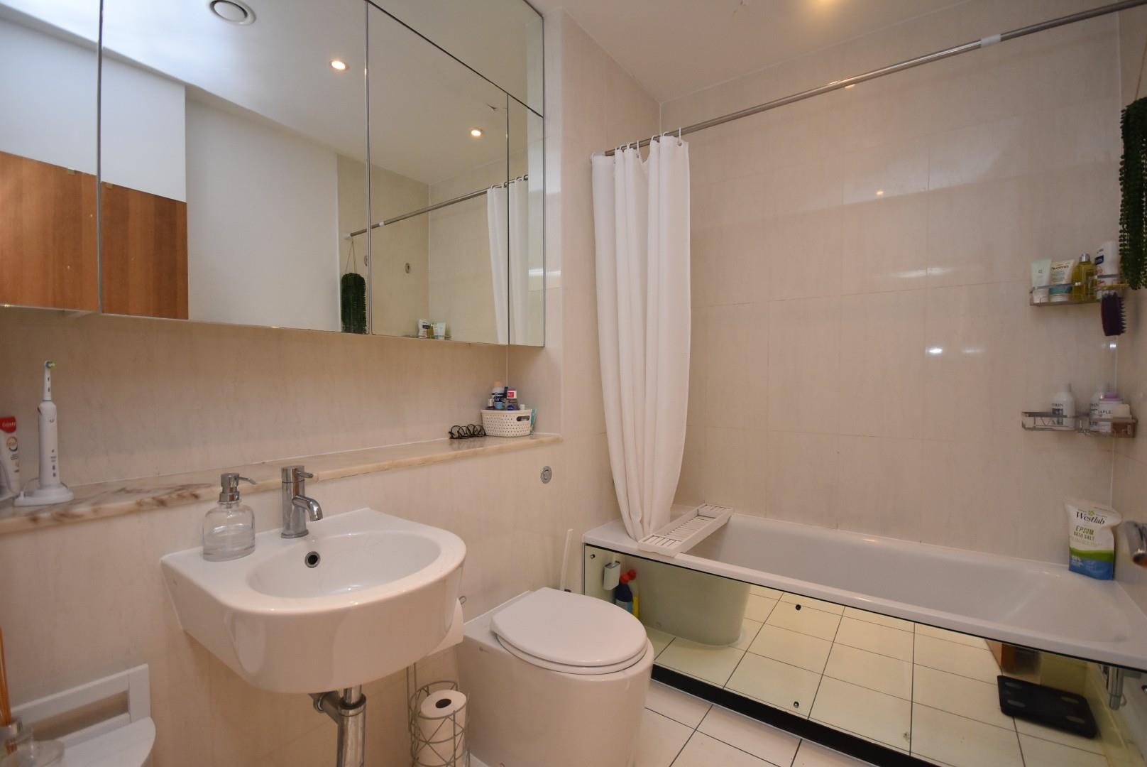 8 Woodlands, Hayes Point, Sully, CF64 5QE